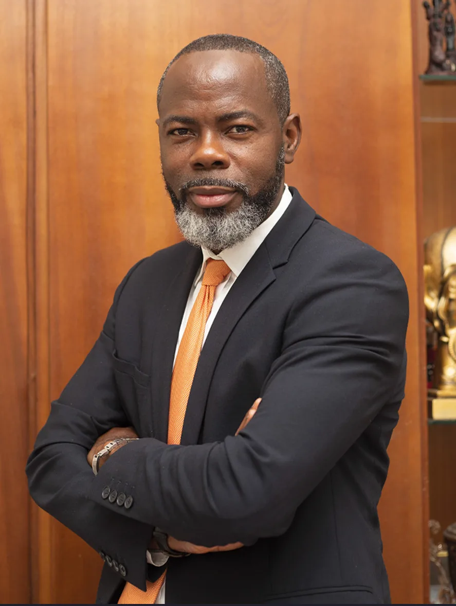 Mahama Coulibaly, DG d'Esprit d'Équipe, portrait officiel en costume et cravate orange